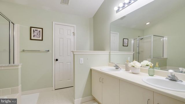12 HERITAGE HILLS DRIVE, Washington Crossing, PA 18977