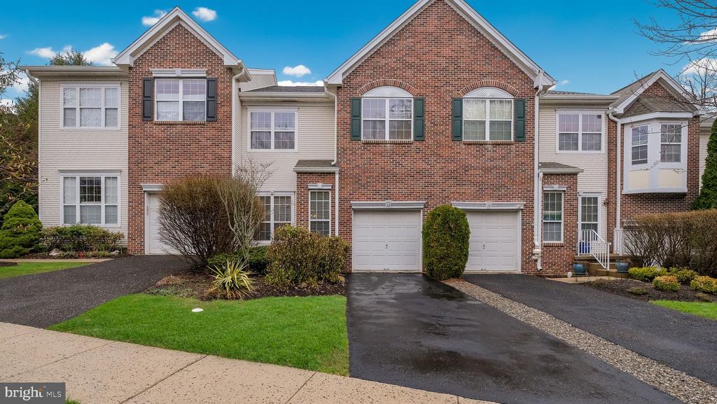 12 HERITAGE HILLS DRIVE, Washington Crossing, PA 18977