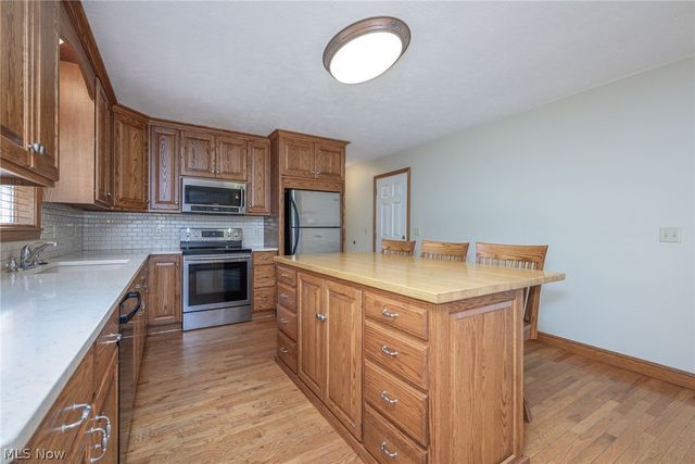 5950 Kentview Avenue NW, North Canton, OH 44720