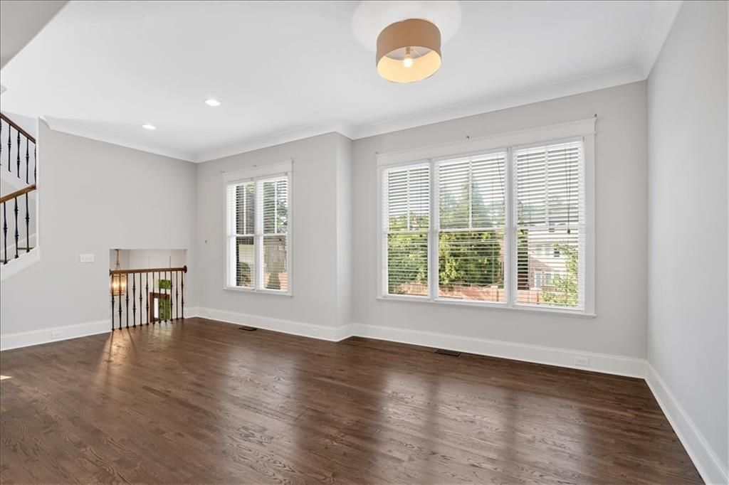 Image 10 of property listing at 1298 Windsor Parkway NE, Atlanta, GA 30319