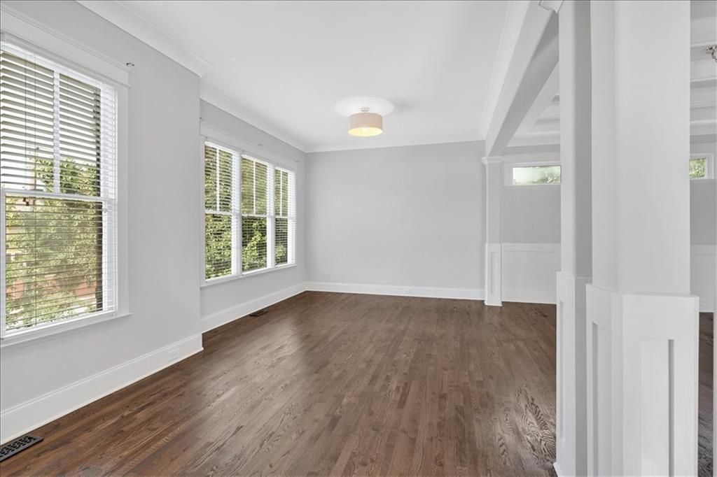 Image 11 of property listing at 1298 Windsor Parkway NE, Atlanta, GA 30319