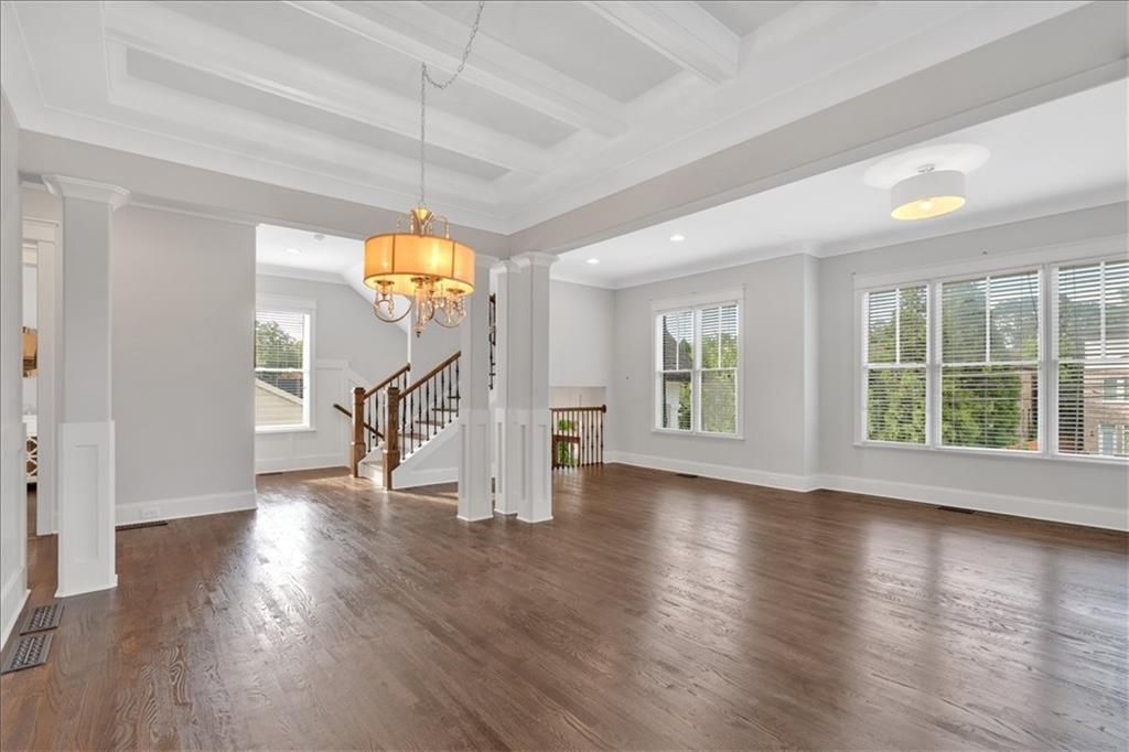 Image 12 of property listing at 1298 Windsor Parkway NE, Atlanta, GA 30319