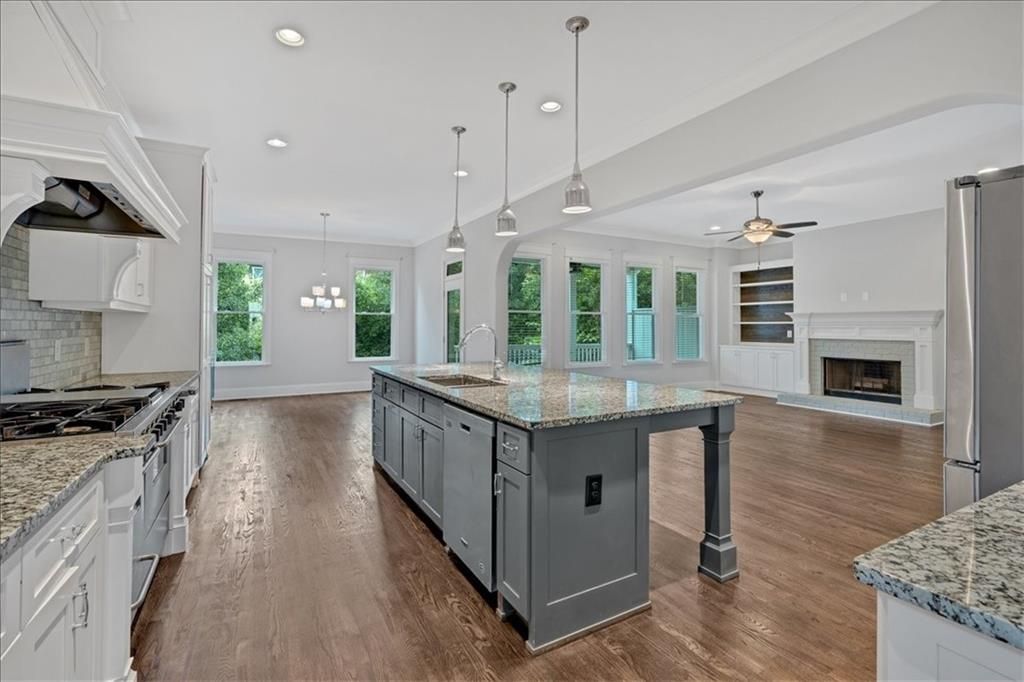 Image 14 of property listing at 1298 Windsor Parkway NE, Atlanta, GA 30319