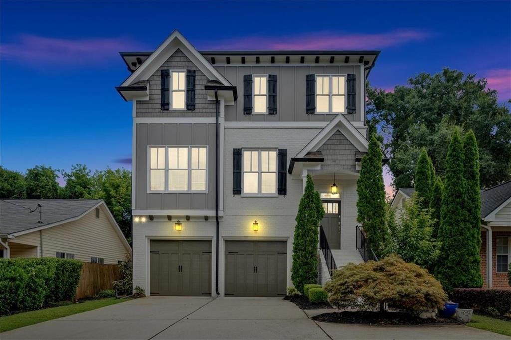 Image 2 of property listing at 1298 Windsor Parkway NE, Atlanta, GA 30319