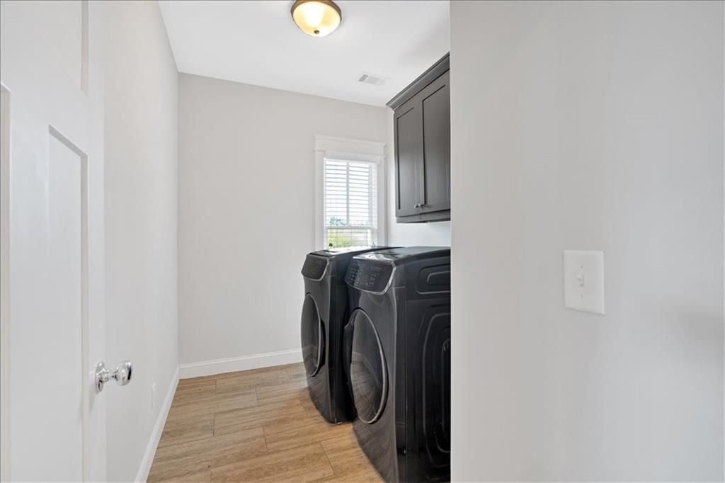 Image 50 of property listing at 1298 Windsor Parkway NE, Atlanta, GA 30319