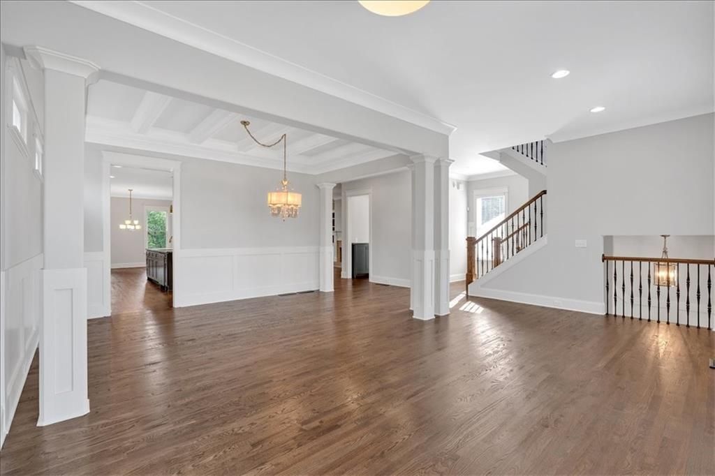 Image 9 of property listing at 1298 Windsor Parkway NE, Atlanta, GA 30319