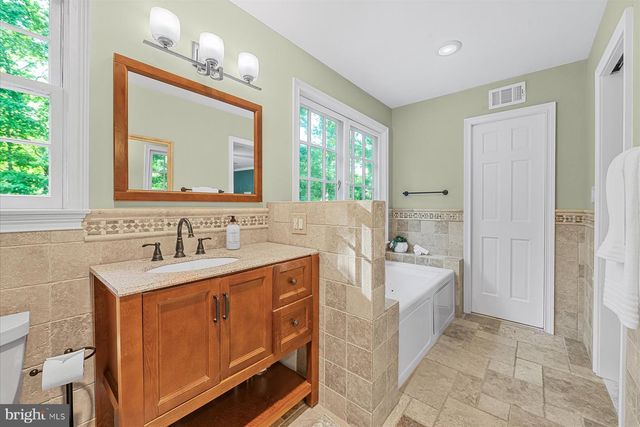 11152 POWDER HORN DR, Potomac, MD 20854