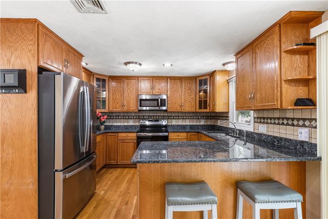 8 Palmer Street, Smithfield, RI 02828