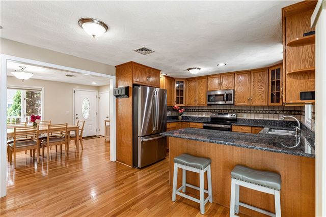 8 Palmer Street, Smithfield, RI 02828