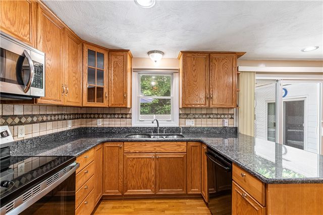 8 Palmer Street, Smithfield, RI 02828