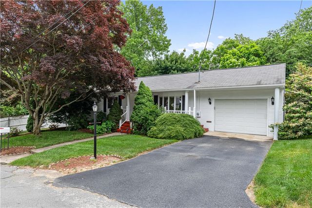 8 Palmer Street, Smithfield, RI 02828