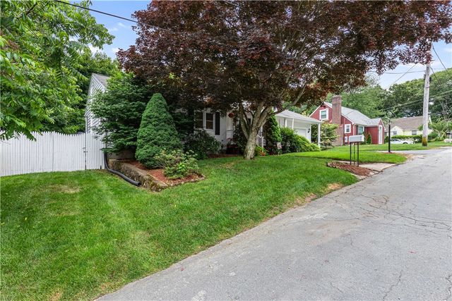 8 Palmer Street, Smithfield, RI 02828