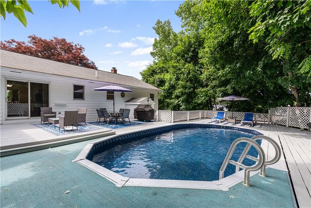 8 Palmer Street, Smithfield, RI 02828