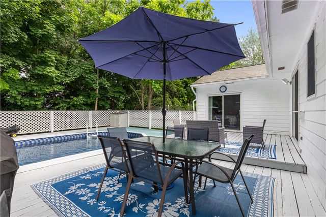 8 Palmer Street, Smithfield, RI 02828