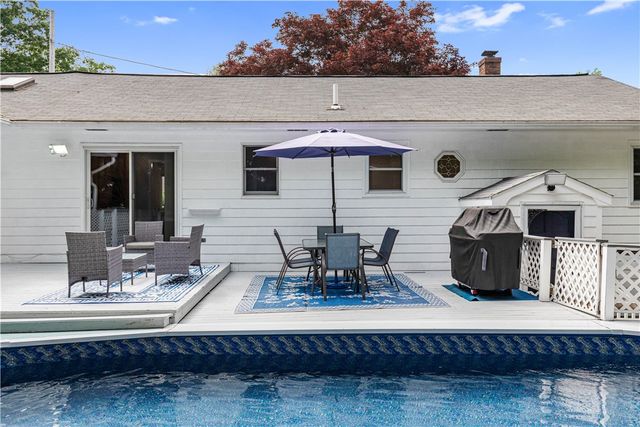 8 Palmer Street, Smithfield, RI 02828