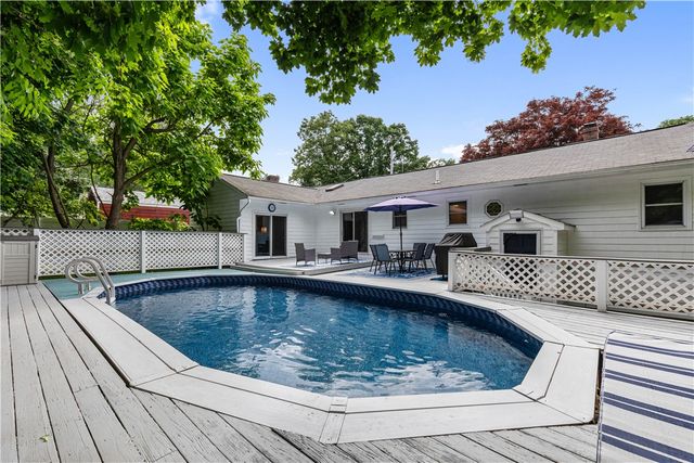 8 Palmer Street, Smithfield, RI 02828