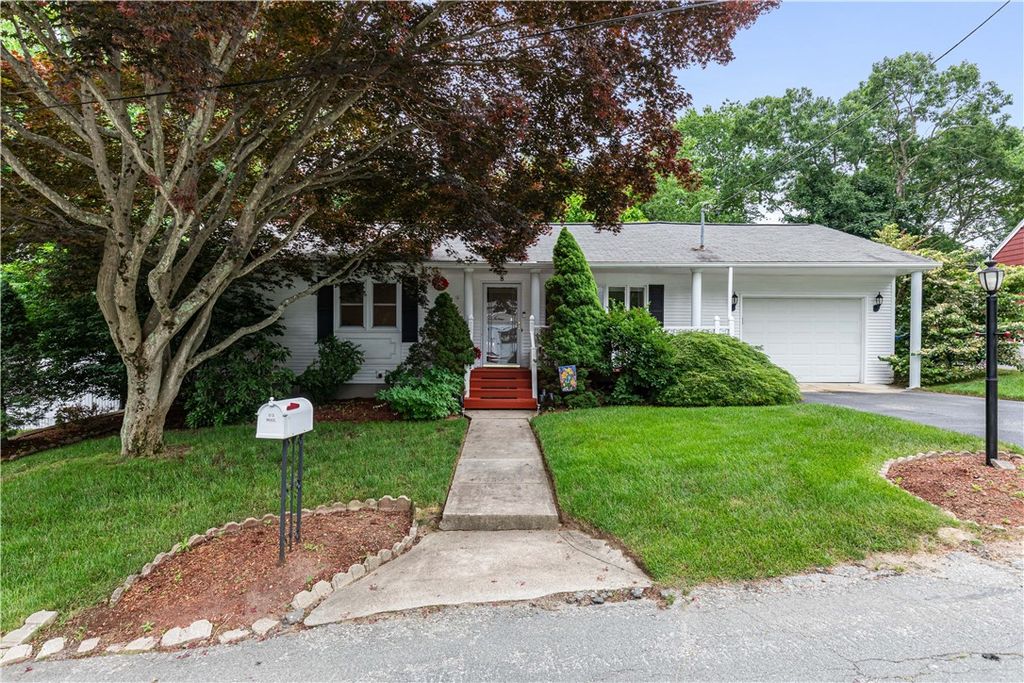 8 Palmer Street, Smithfield, RI 02828