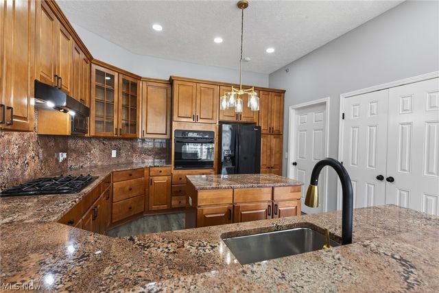 330 Blossom Lane, Orange, OH 44022