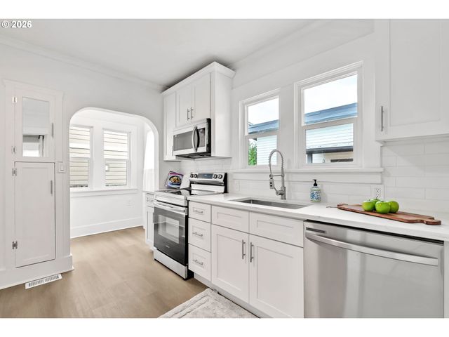 7630 N DRUMMOND Ave, Portland, OR 97217