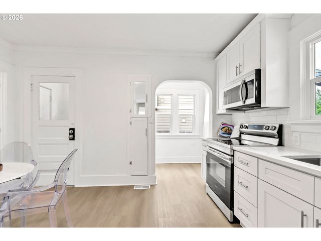 7630 N DRUMMOND Ave, Portland, OR 97217