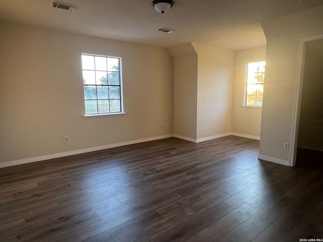 106 EAGLE CREEK RANCH BLVD, Floresville, TX 78114