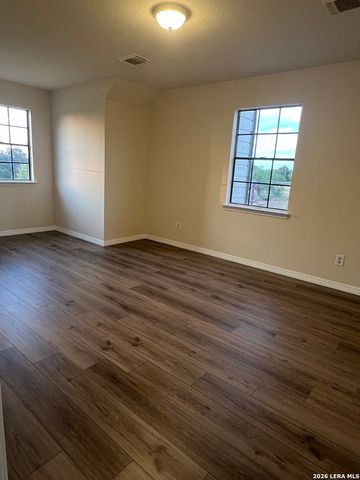 106 EAGLE CREEK RANCH BLVD, Floresville, TX 78114