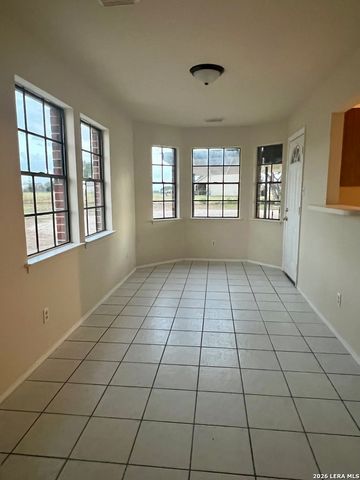 106 EAGLE CREEK RANCH BLVD, Floresville, TX 78114