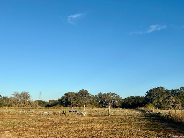 106 EAGLE CREEK RANCH BLVD, Floresville, TX 78114