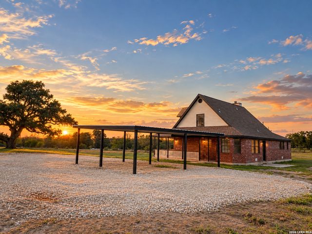 106 EAGLE CREEK RANCH BLVD, Floresville, TX 78114