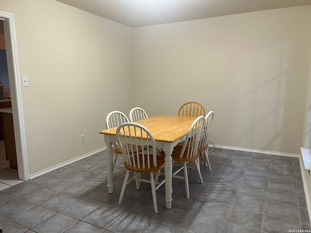 106 EAGLE CREEK RANCH BLVD, Floresville, TX 78114