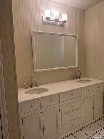 106 EAGLE CREEK RANCH BLVD, Floresville, TX 78114