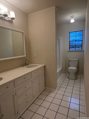 106 EAGLE CREEK RANCH BLVD, Floresville, TX 78114