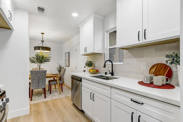 6691 21st St, Sacramento, CA 95822