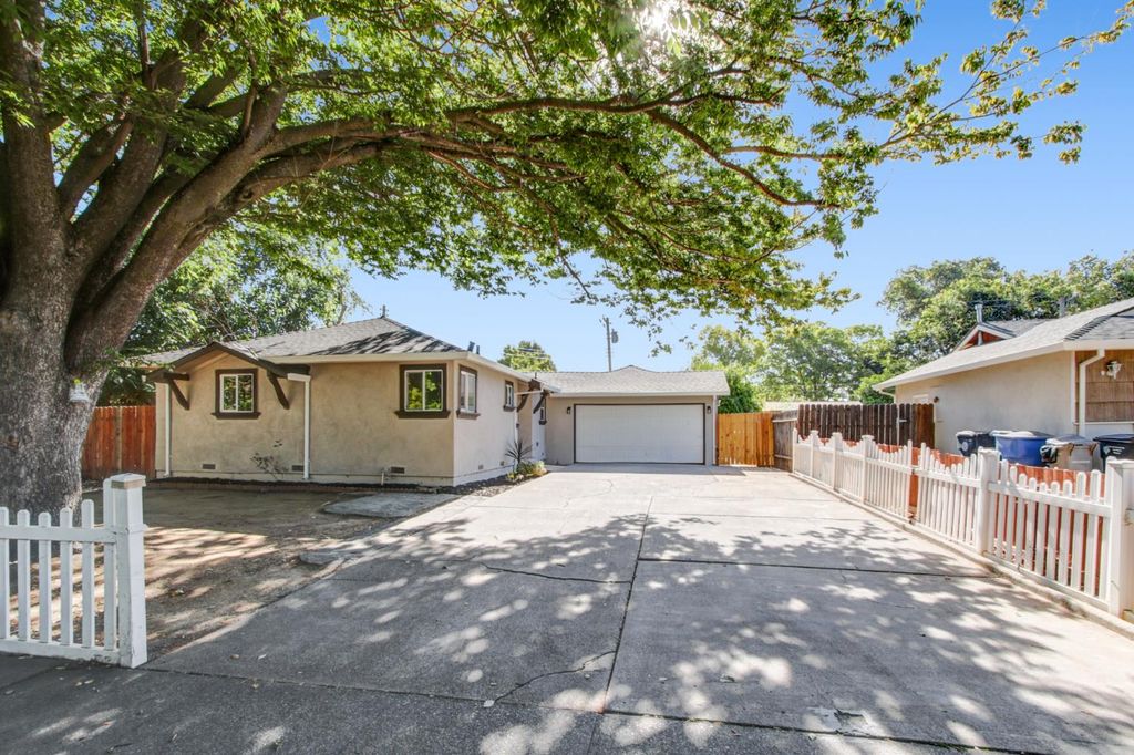 6691 21st St, Sacramento, CA 95822