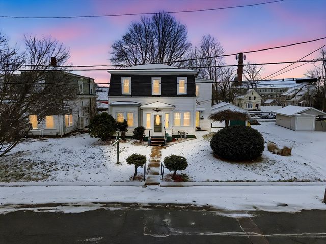 8 Laurel St, Whitman, MA 02382