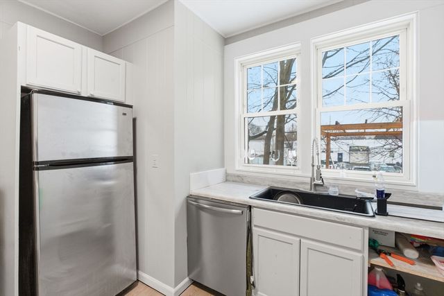 8 Laurel St, Whitman, MA 02382