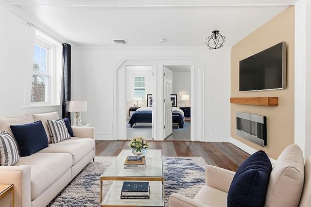 8 Laurel St, Whitman, MA 02382