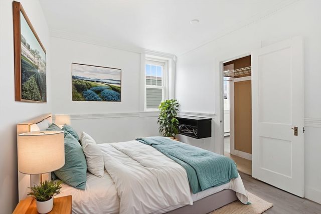 8 Laurel St, Whitman, MA 02382