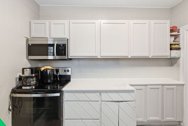 8 Laurel St, Whitman, MA 02382