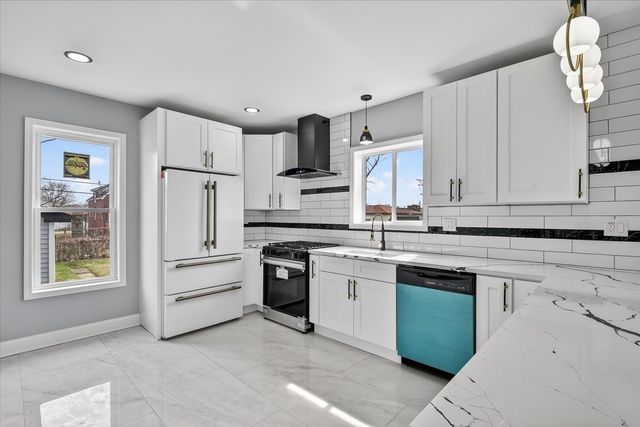 15355 7th Avenue, Phoenix, IL 60426