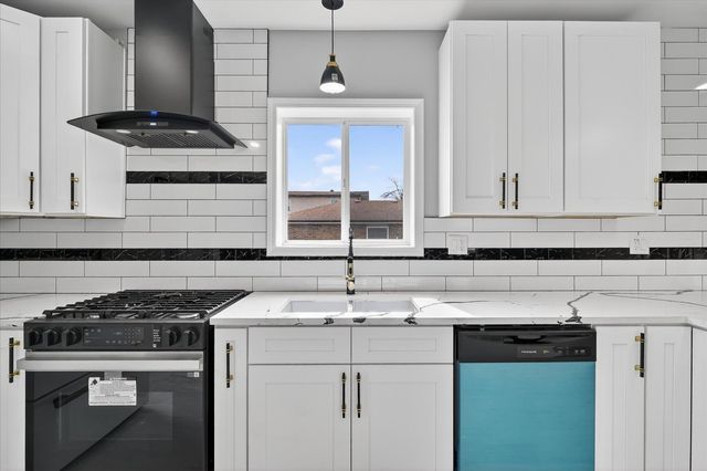 15355 7th Avenue, Phoenix, IL 60426