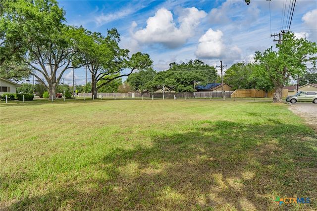 1105 Salem Road, Victoria, TX 77904