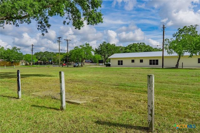 1105 Salem Road, Victoria, TX 77904