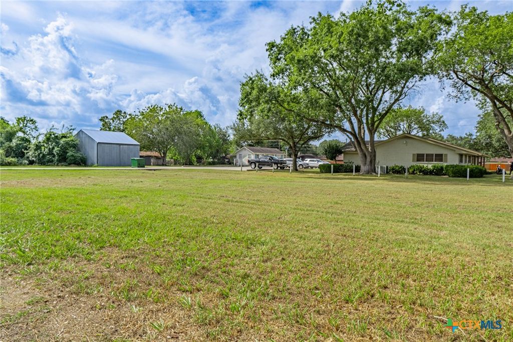 1105 Salem Road, Victoria, TX 77904