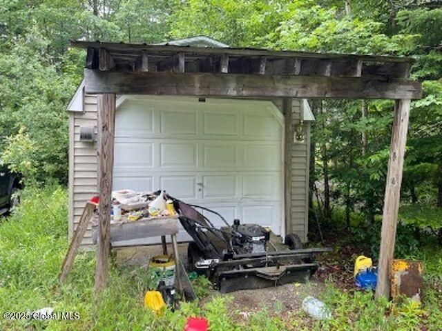 11 Beaureguard Way, Minerva, NY 12851