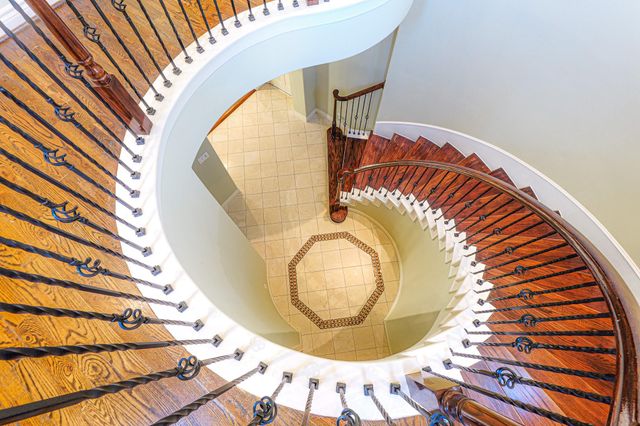 1314 Sherwood Springs Lane, Houston, TX 77043