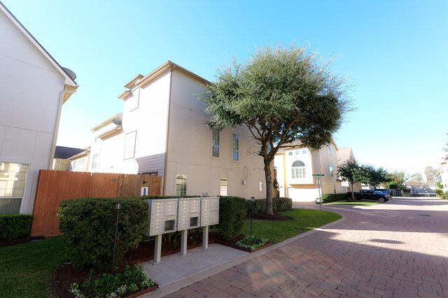 1314 Sherwood Springs Lane, Houston, TX 77043