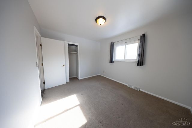 3041 Westknolls Lane, Cincinnati, OH 45211