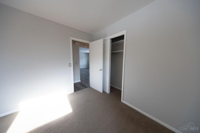 3041 Westknolls Lane, Cincinnati, OH 45211