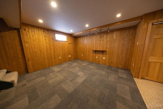 3041 Westknolls Lane, Cincinnati, OH 45211